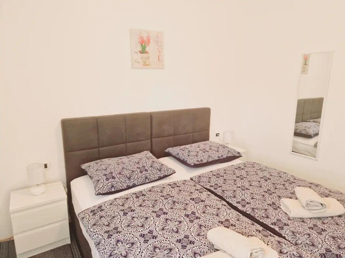Apartments In Rijeka, Free Parking And Large Terrace, 15Min Drive From The Beach ภายนอก รูปภาพ