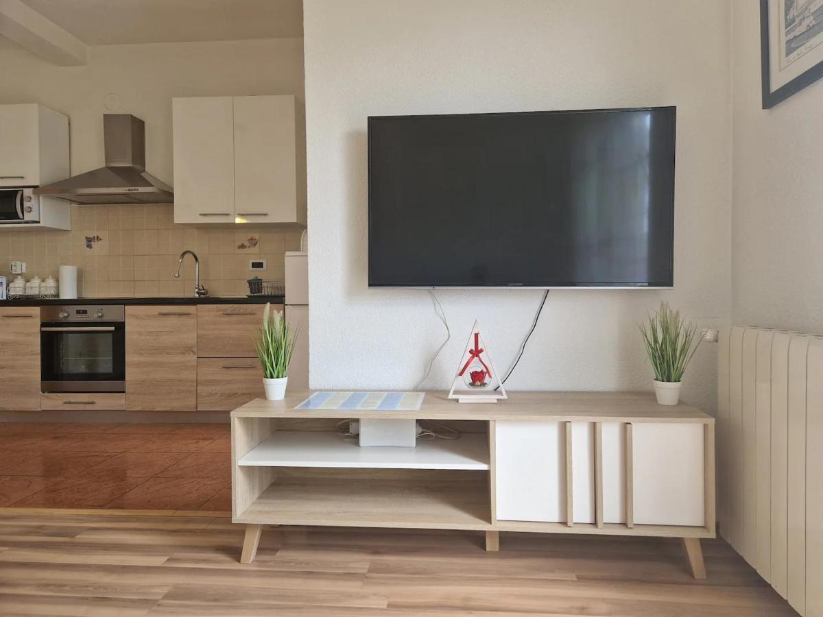 Apartments In Rijeka, Free Parking And Large Terrace, 15Min Drive From The Beach ภายนอก รูปภาพ