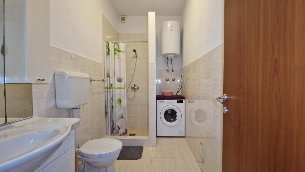 Apartments In Rijeka, Free Parking And Large Terrace, 15Min Drive From The Beach ภายนอก รูปภาพ