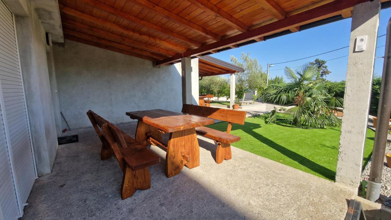Apartments In Rijeka, Free Parking And Large Terrace, 15Min Drive From The Beach ภายนอก รูปภาพ